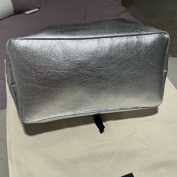 Parker Thatch XL Jane bag in silver. Excellent Condition. Beautiful!! - Picture 2 of 4